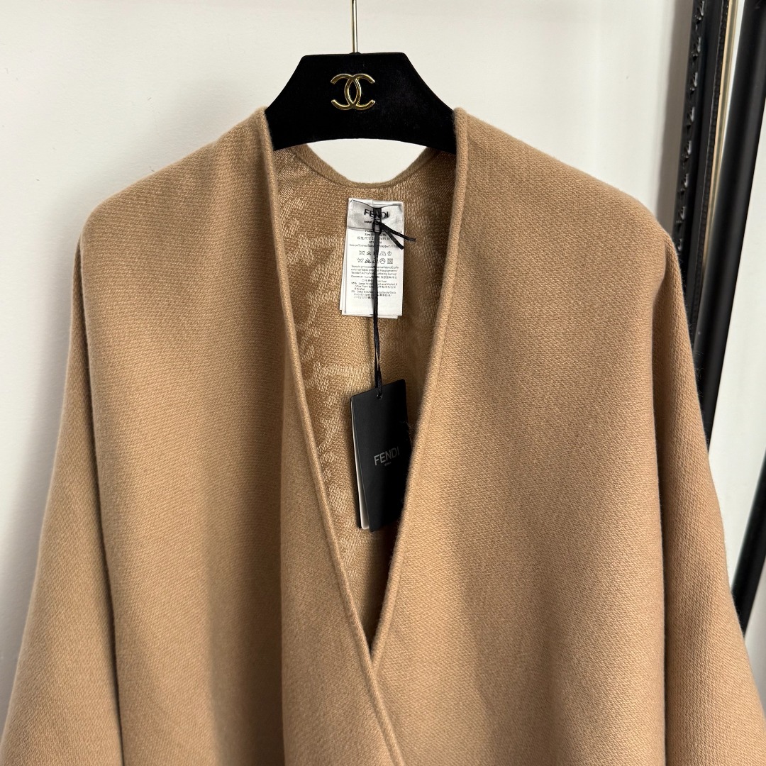 F Wool knitted cardigan shawl