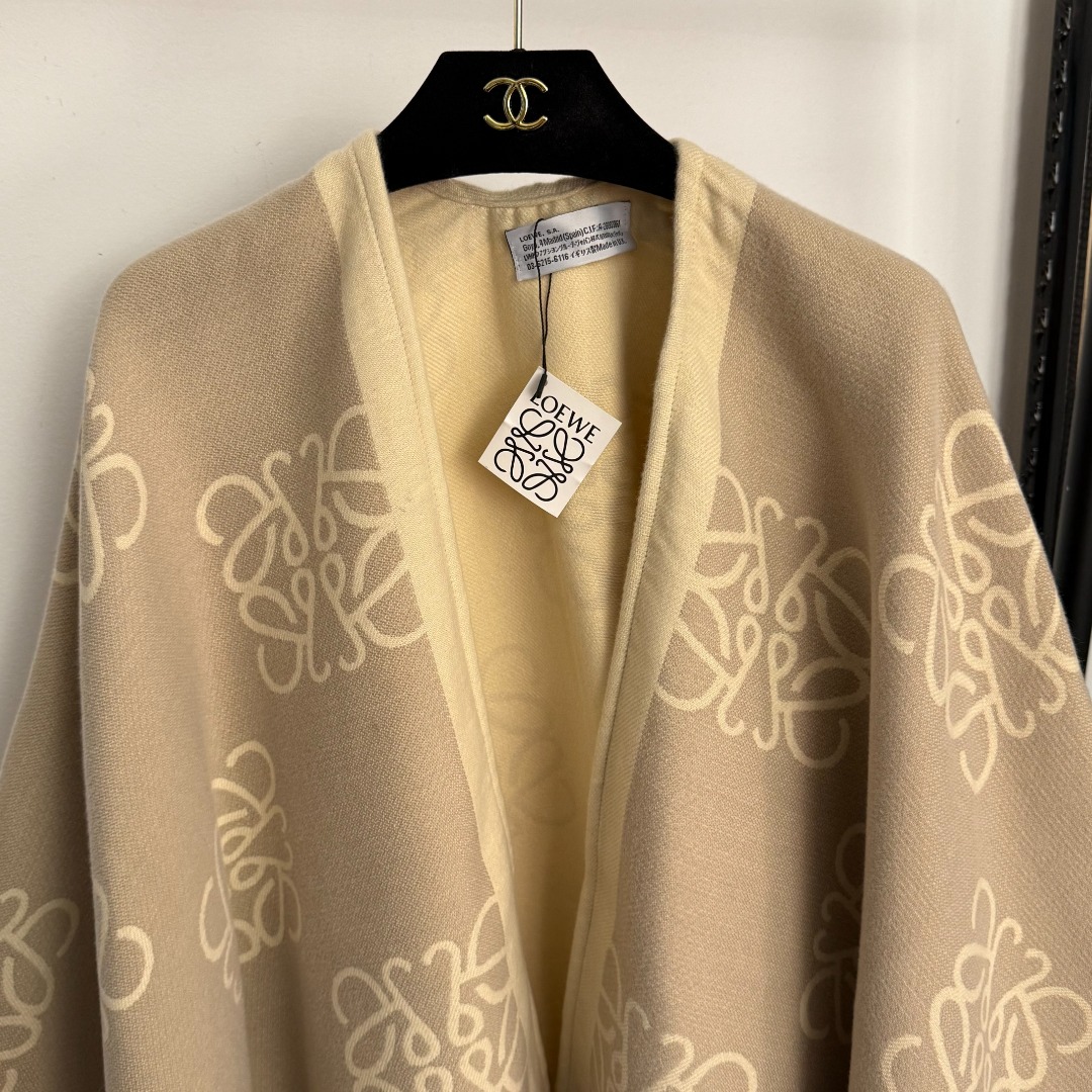 L Logo tassel wool knitted cardigan shawl