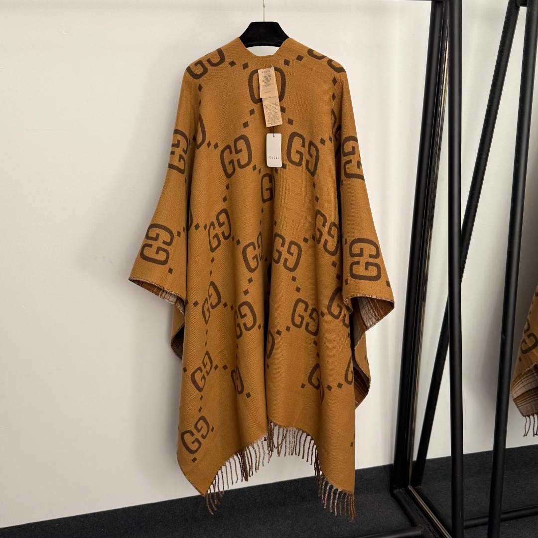 G Wool knitted cardigan shawl