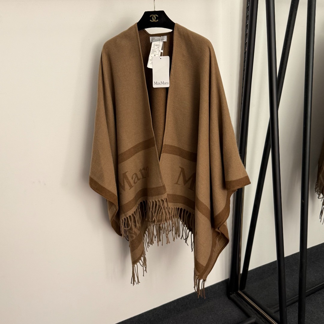 M Knitted cardigan shawl