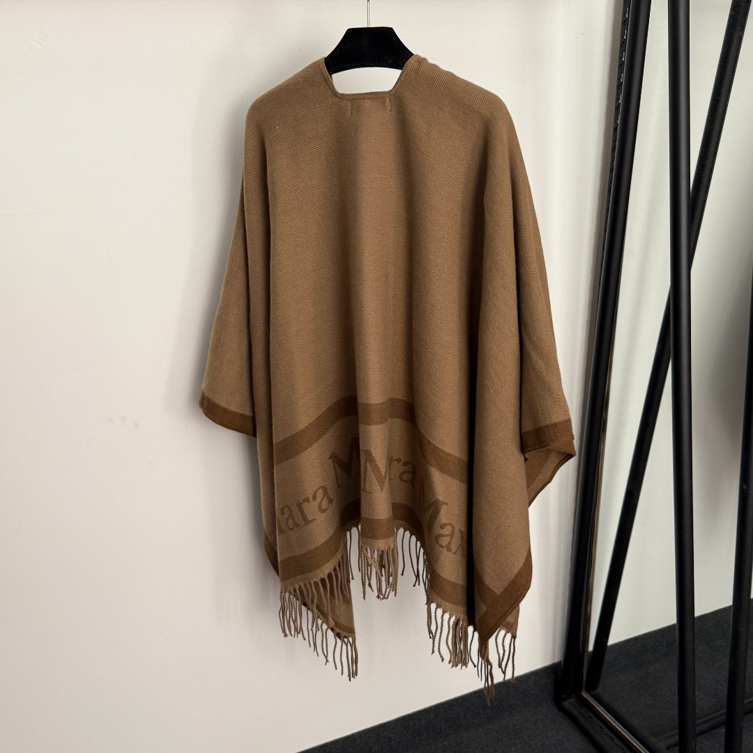 M Knitted cardigan shawl