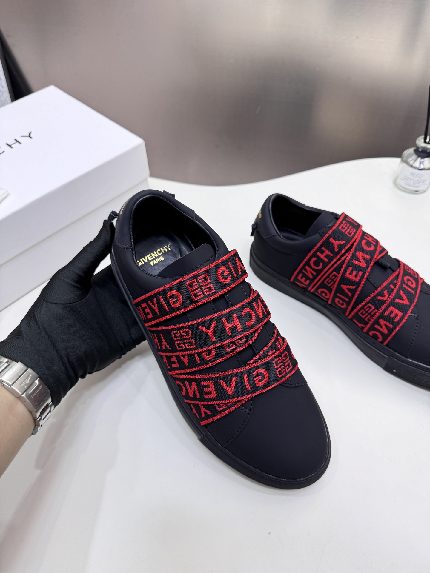 G  Thick-soled strap white sneakers.