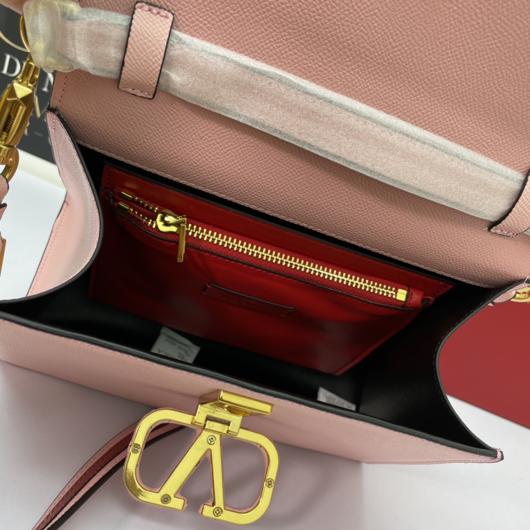 V design women handbag