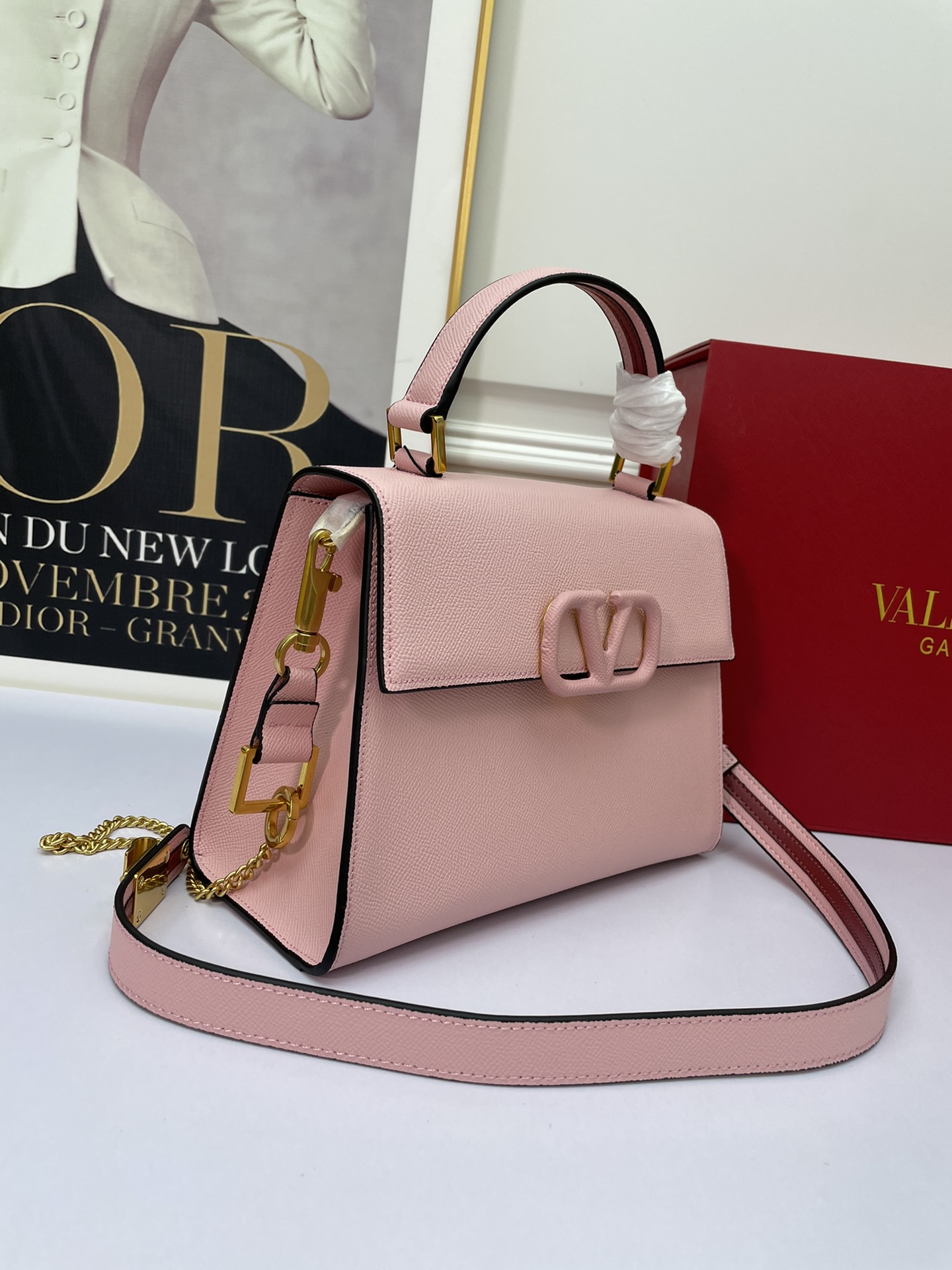 V design women handbag