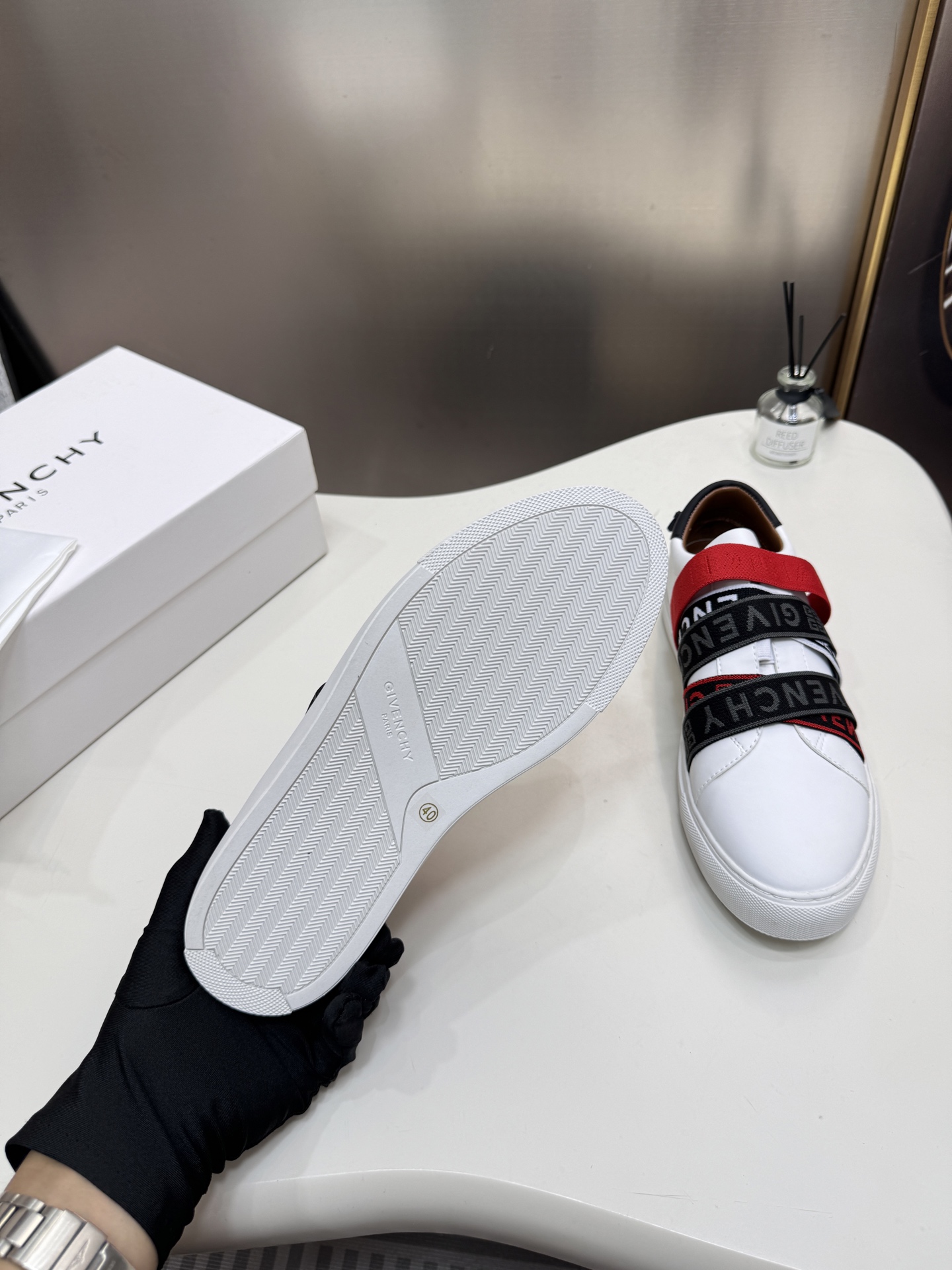 G  Thick-soled strap white sneakers.