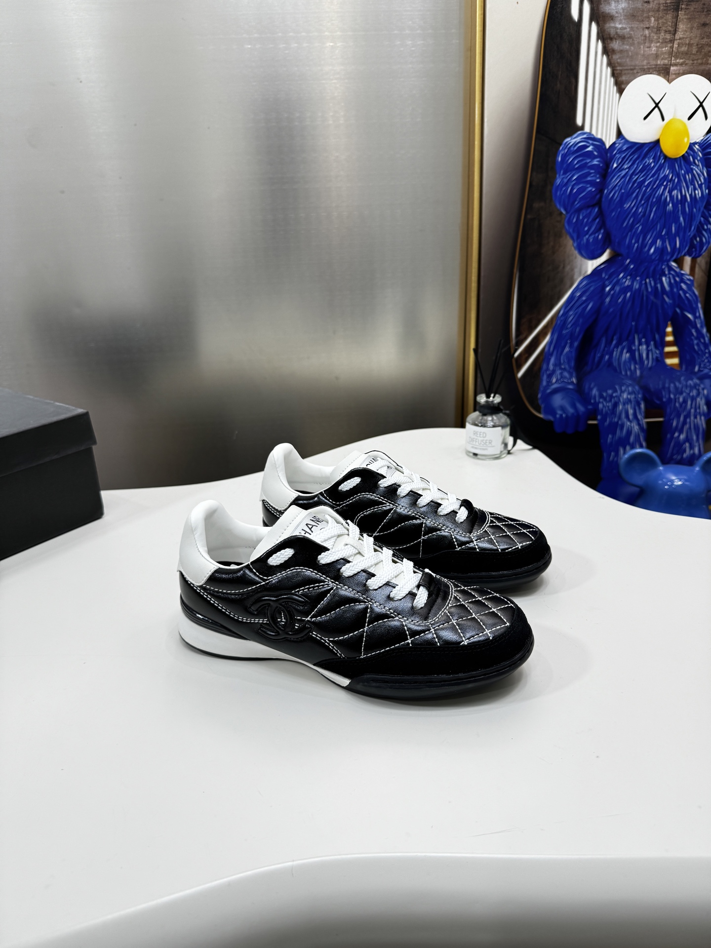 C Diamond-patterned color-blocked sneakers