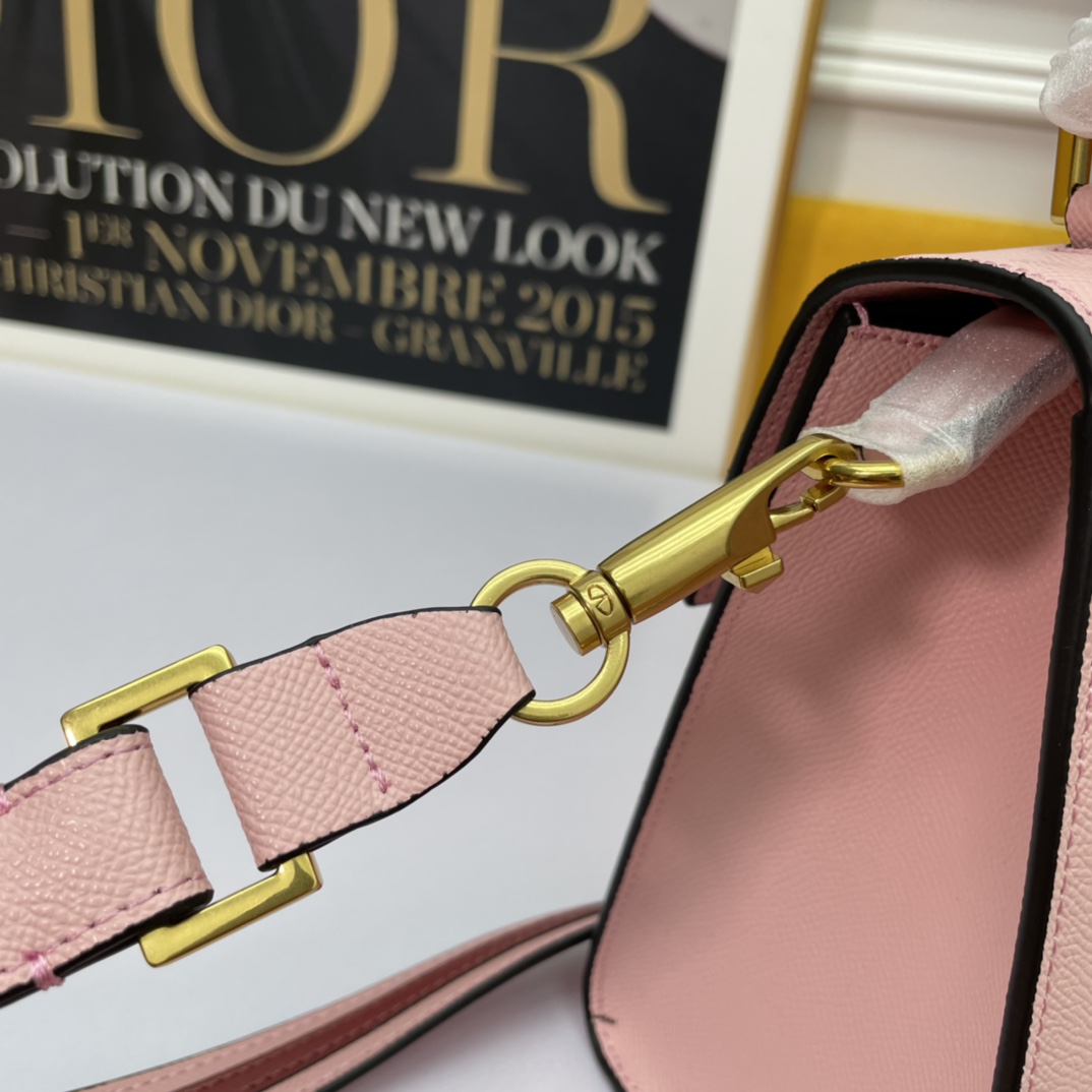 V design women handbag