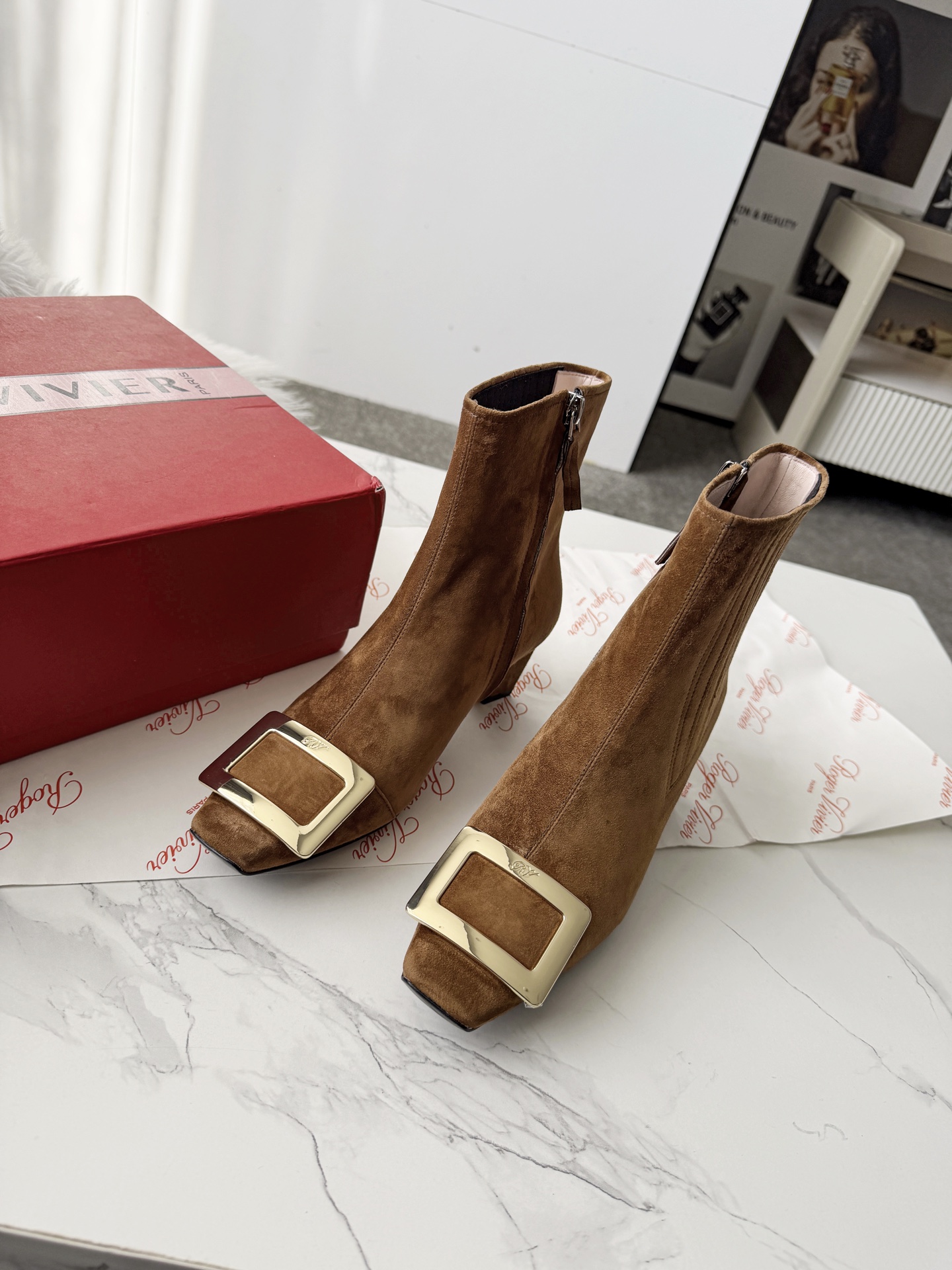 R design metal buckle Chelsea boots