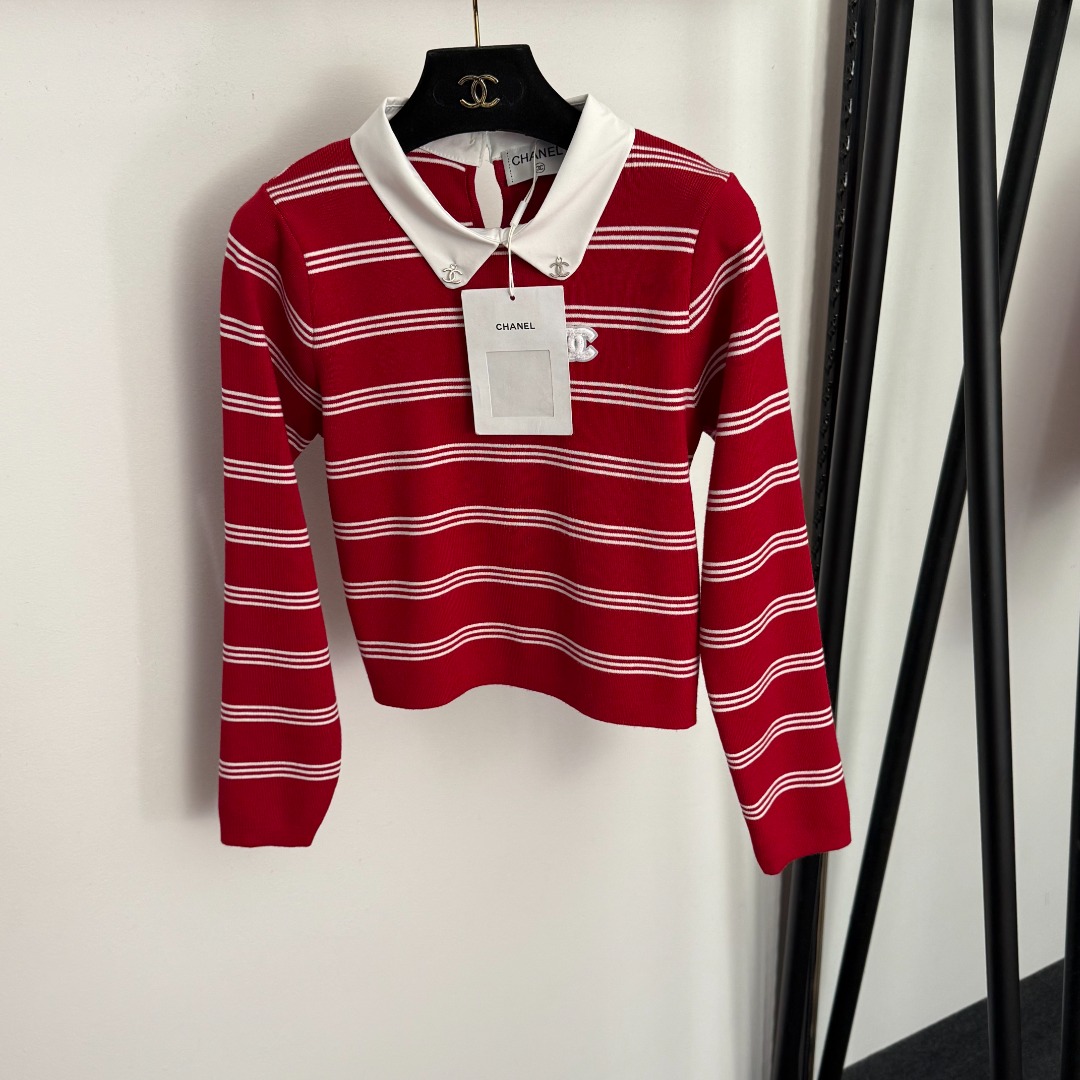 C Long sleeved striped knitted sweater top