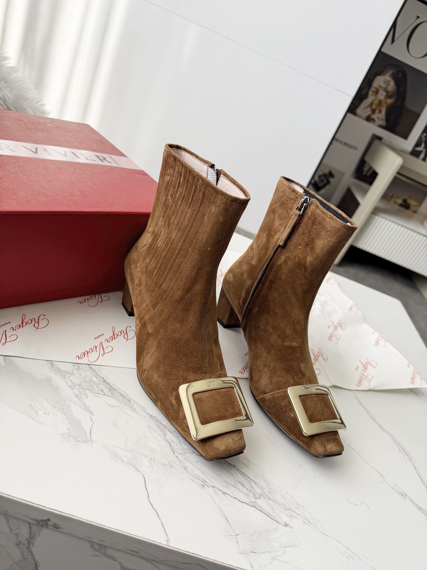 R design metal buckle Chelsea boots