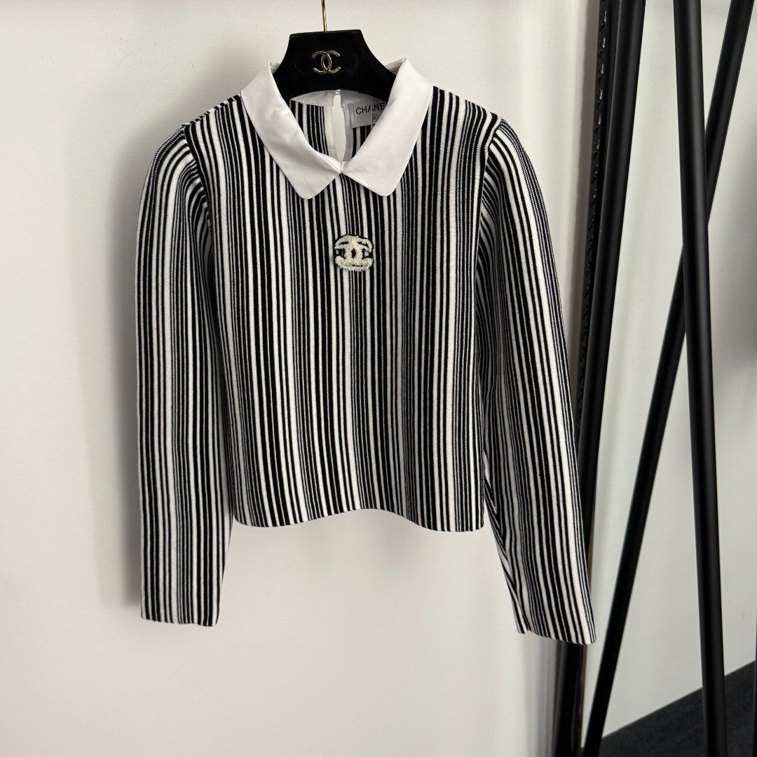 C Long sleeved striped knitted sweater top