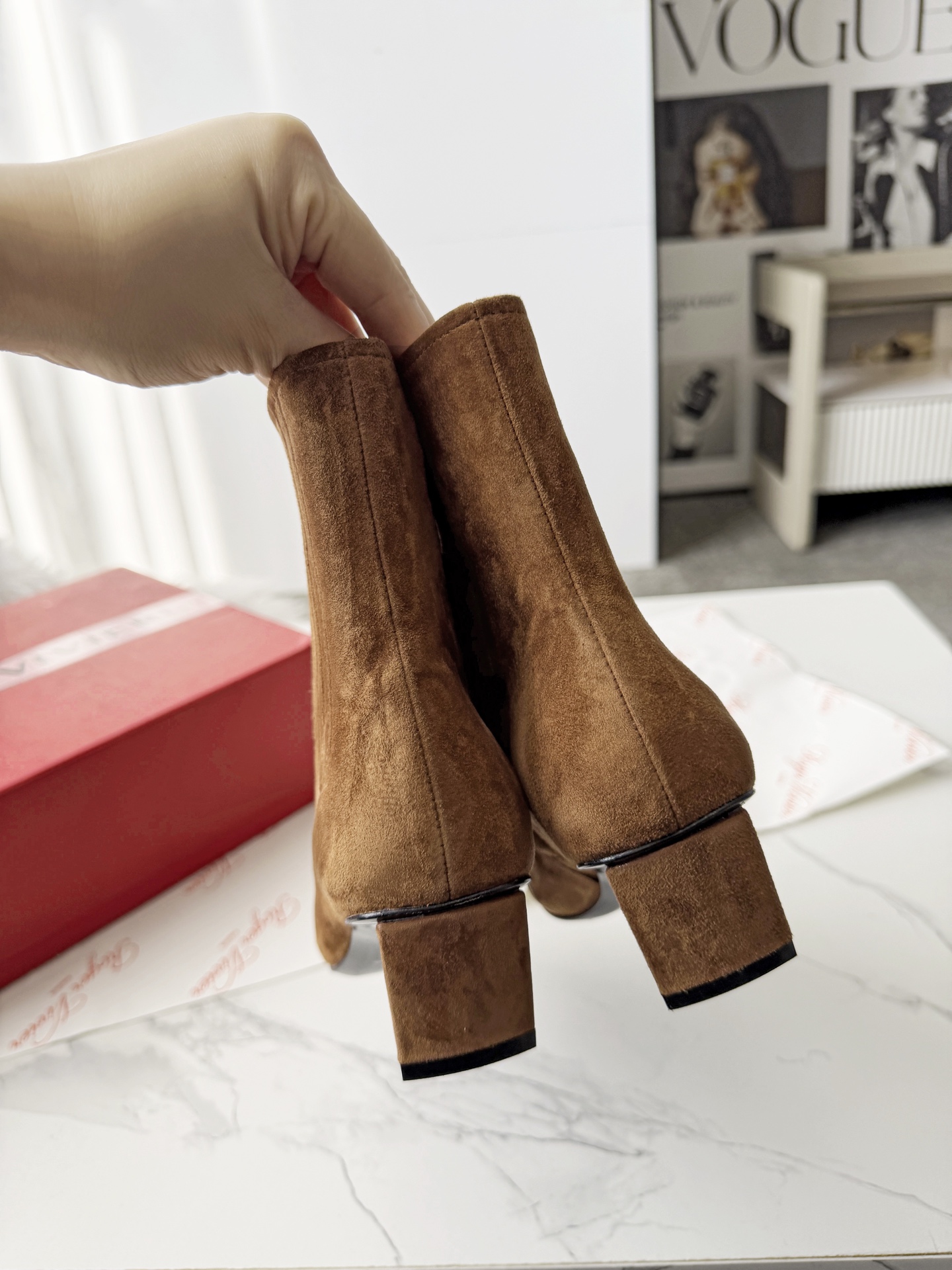 R design metal buckle Chelsea boots