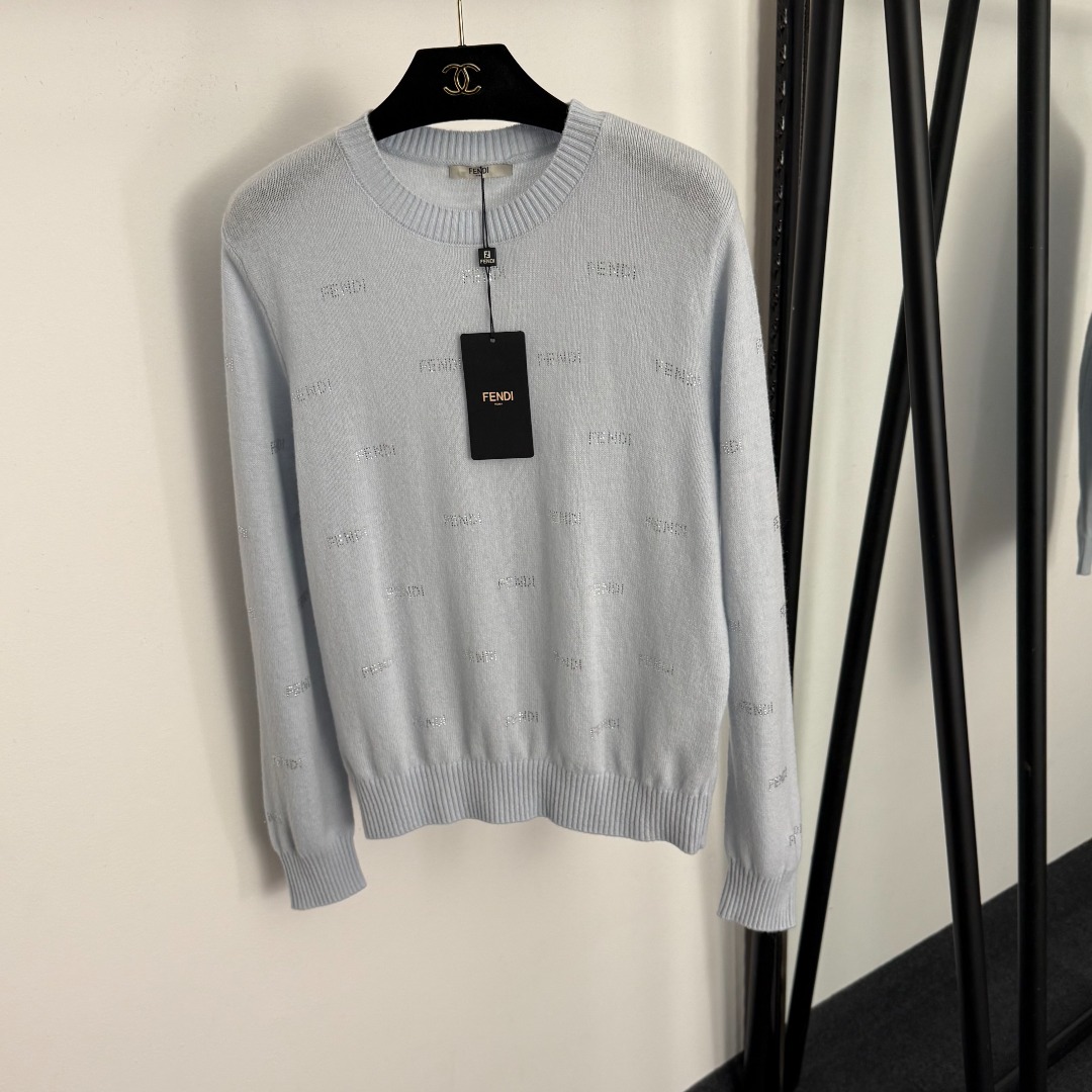 F Long-sleeved wool and cashmere knit sweater