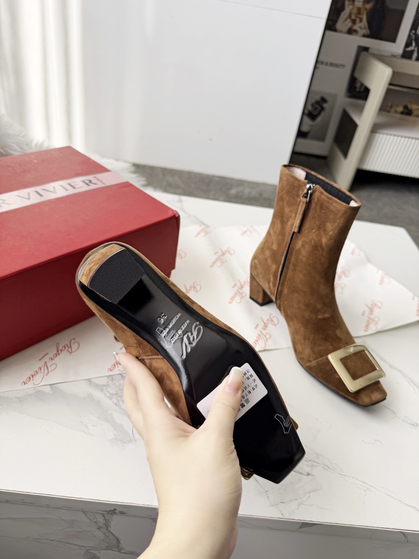 R design metal buckle Chelsea boots