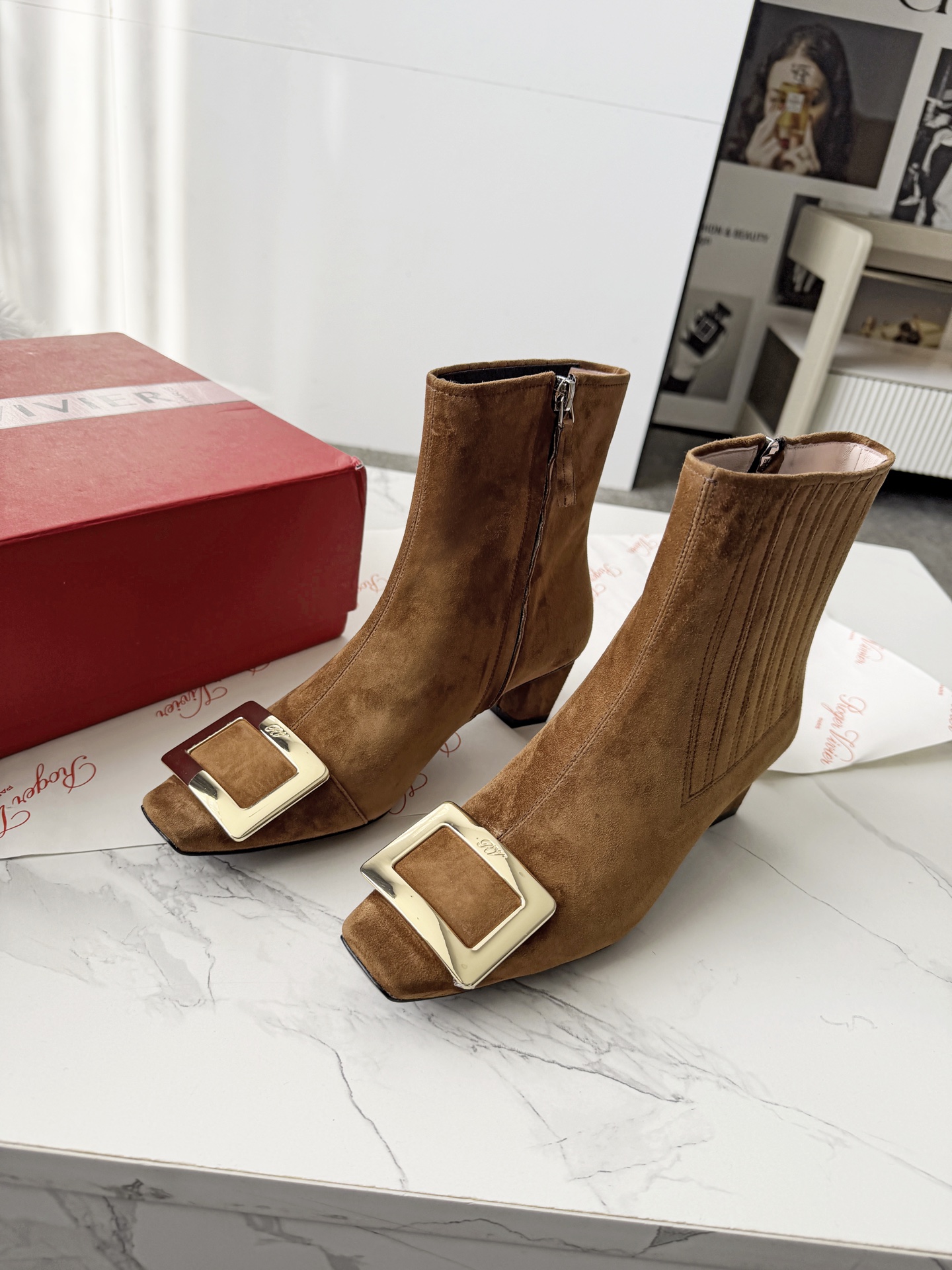 R design metal buckle Chelsea boots