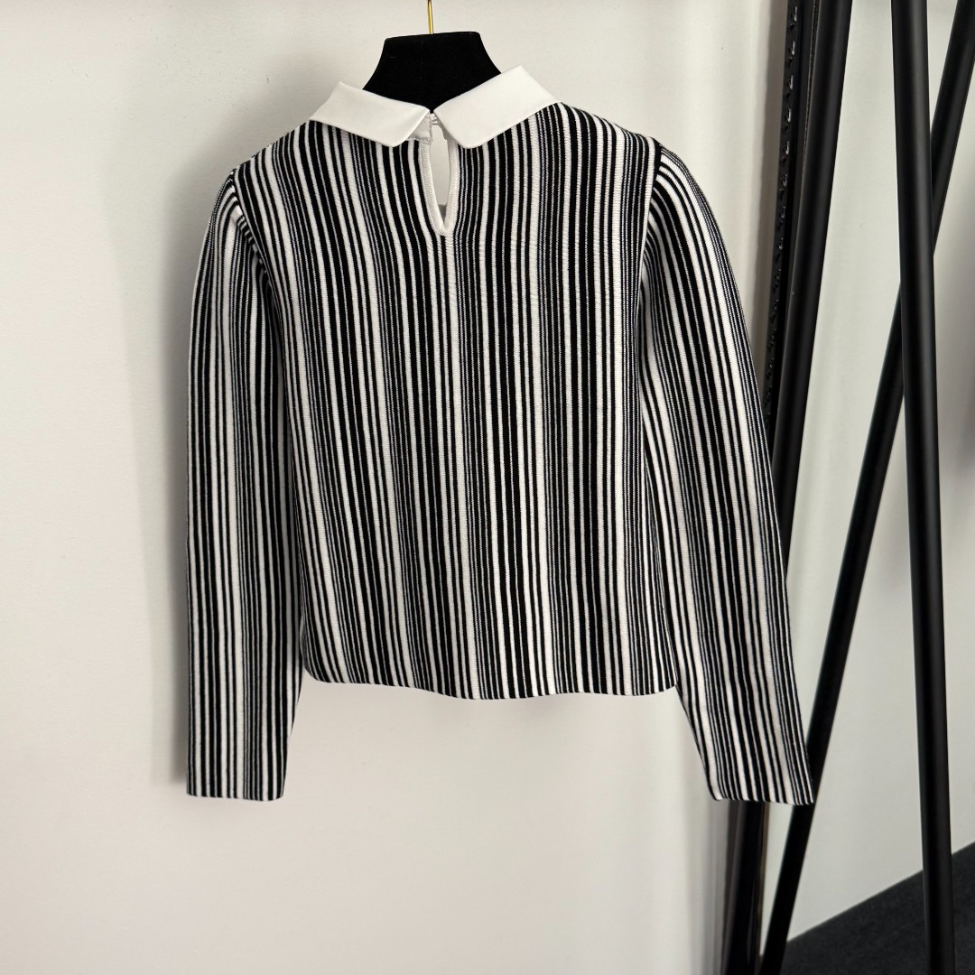 C Long sleeved striped knitted sweater top