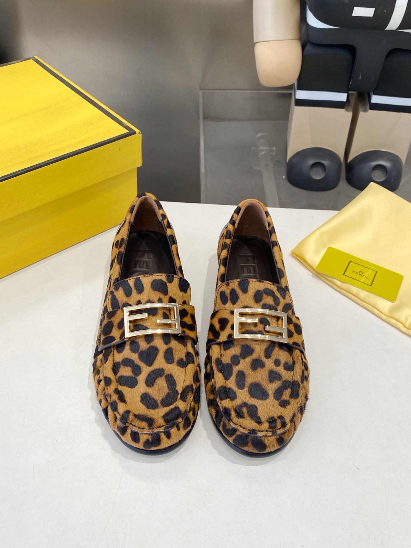 F Design commuting versatile single shoes