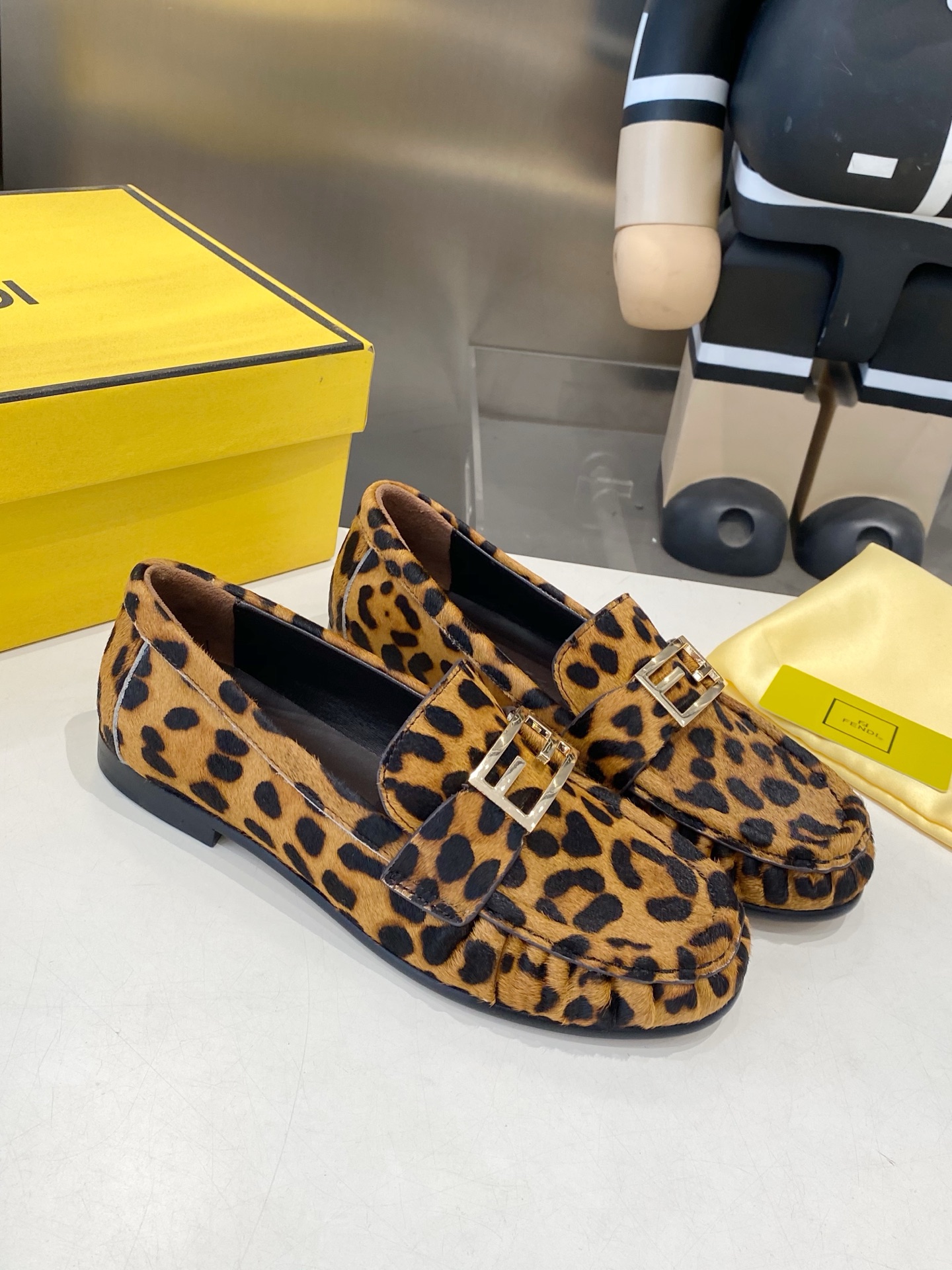 F Design commuting versatile single shoes