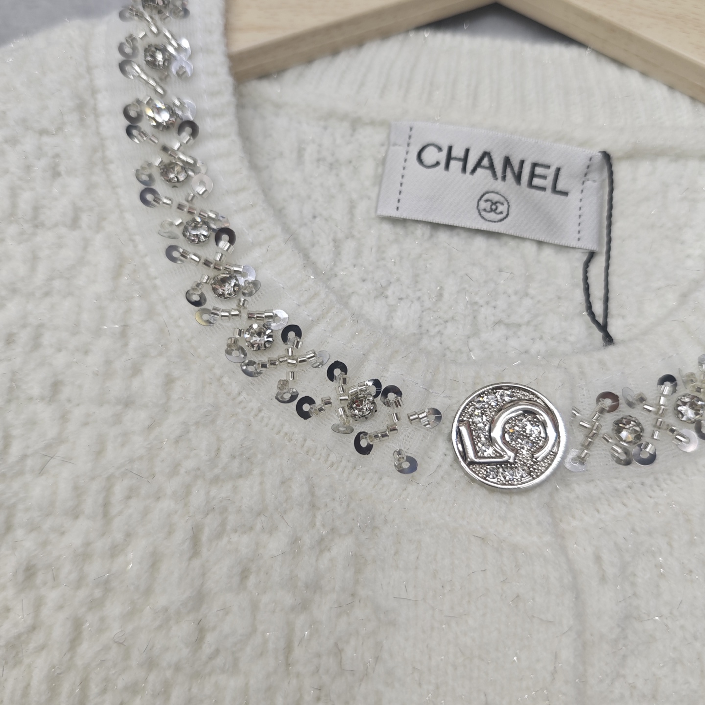 C fashion high-end women's nail bead round neck long sleeved wool cardigan