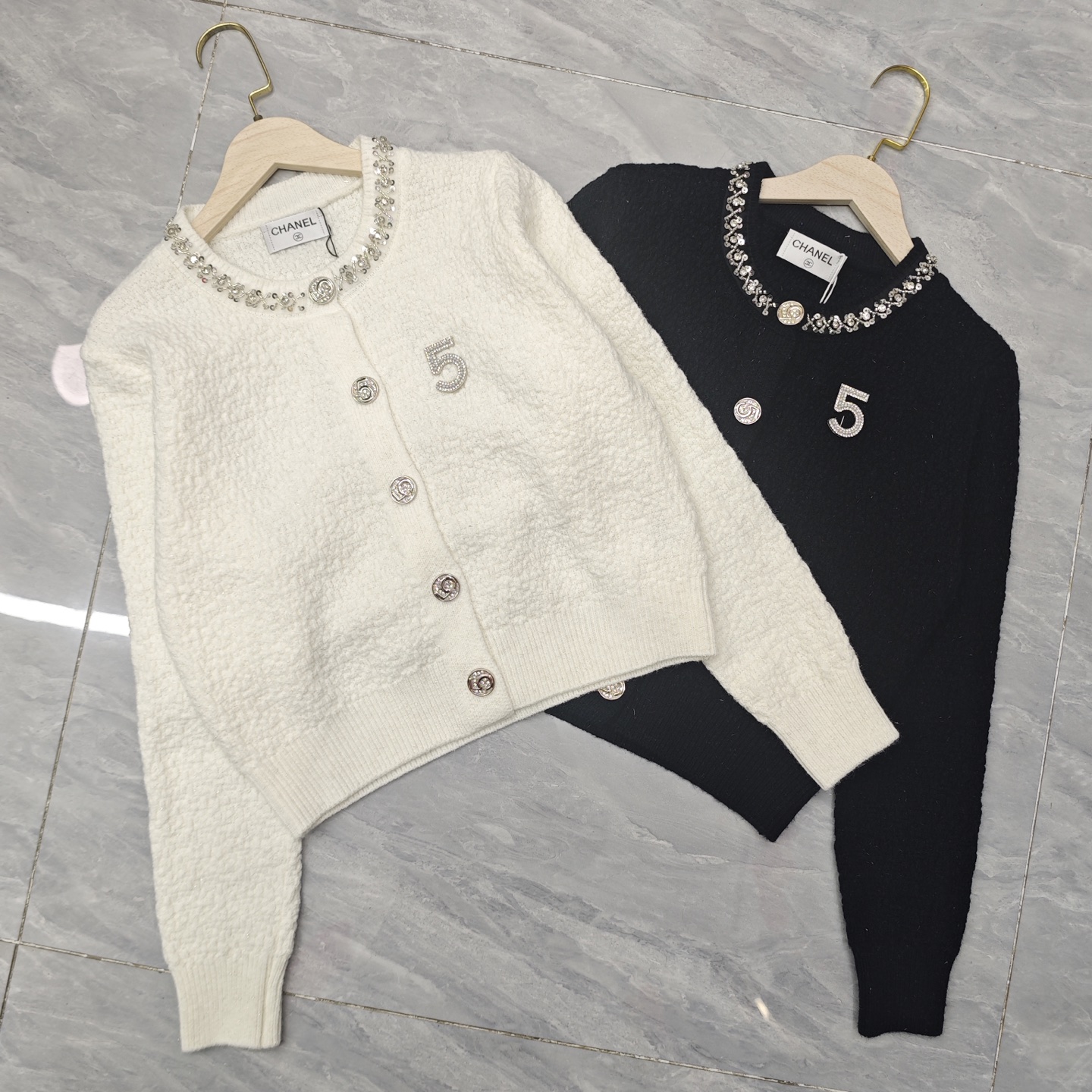 C fashion high-end women's nail bead round neck long sleeved wool cardigan