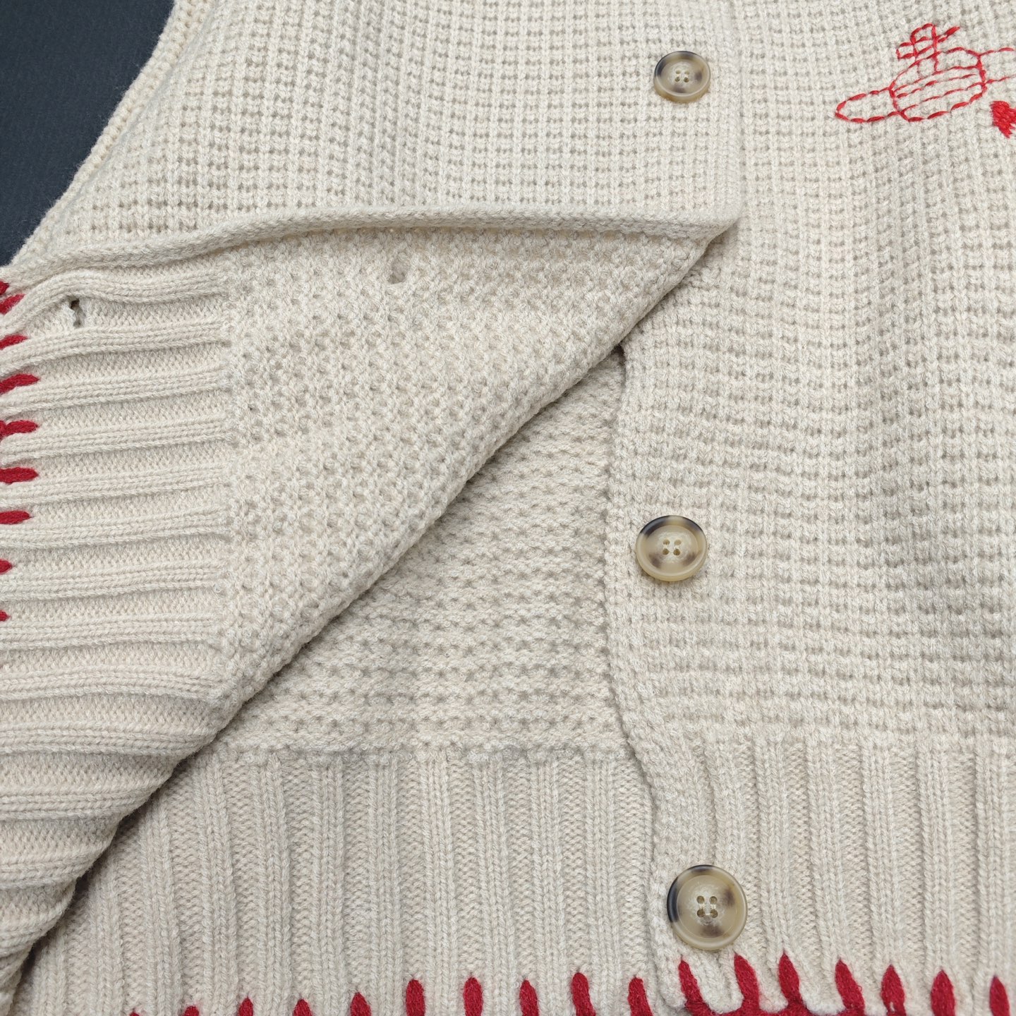 VI fashion high-end scarf round neck long sleeved wool cardigan