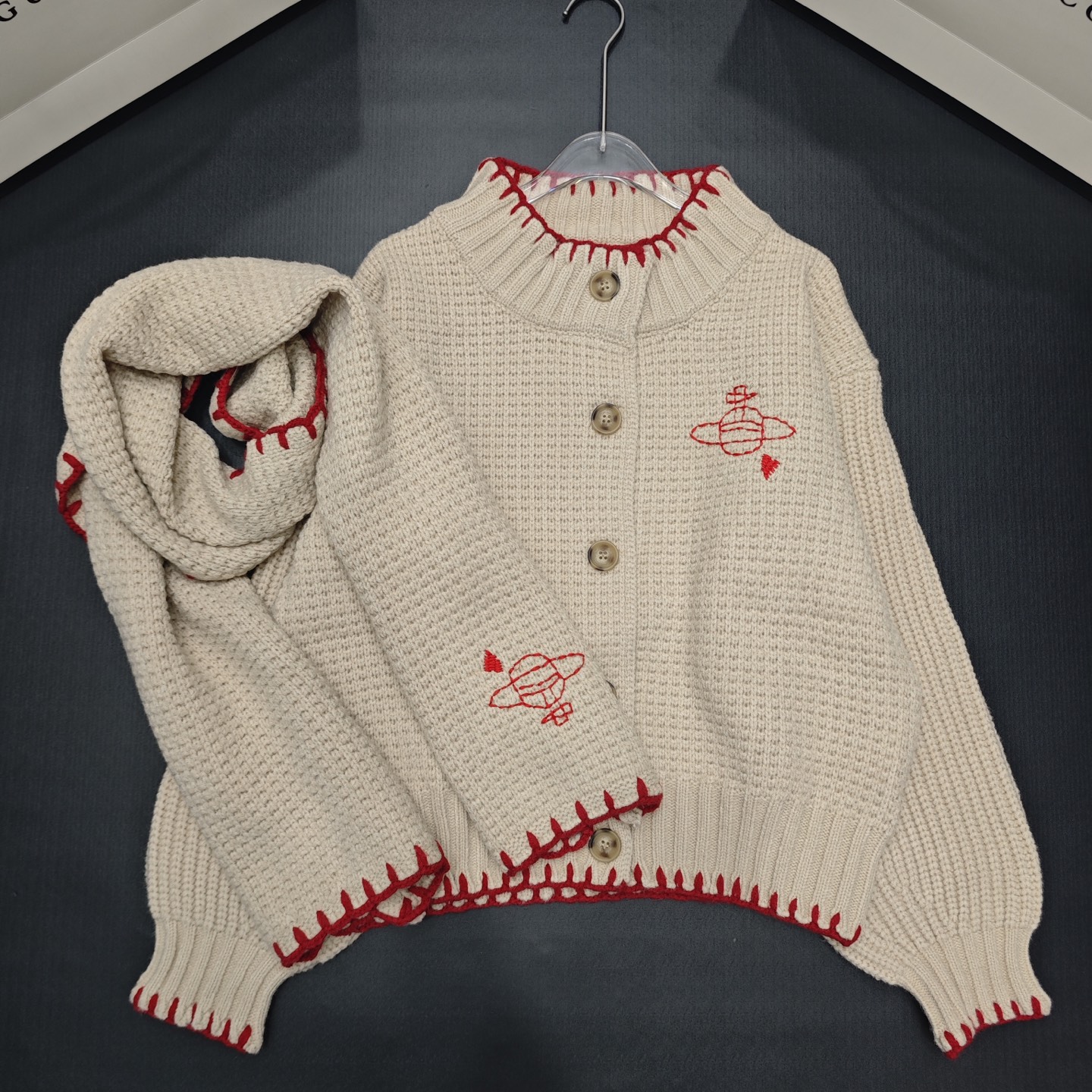 VI fashion high-end scarf round neck long sleeved wool cardigan