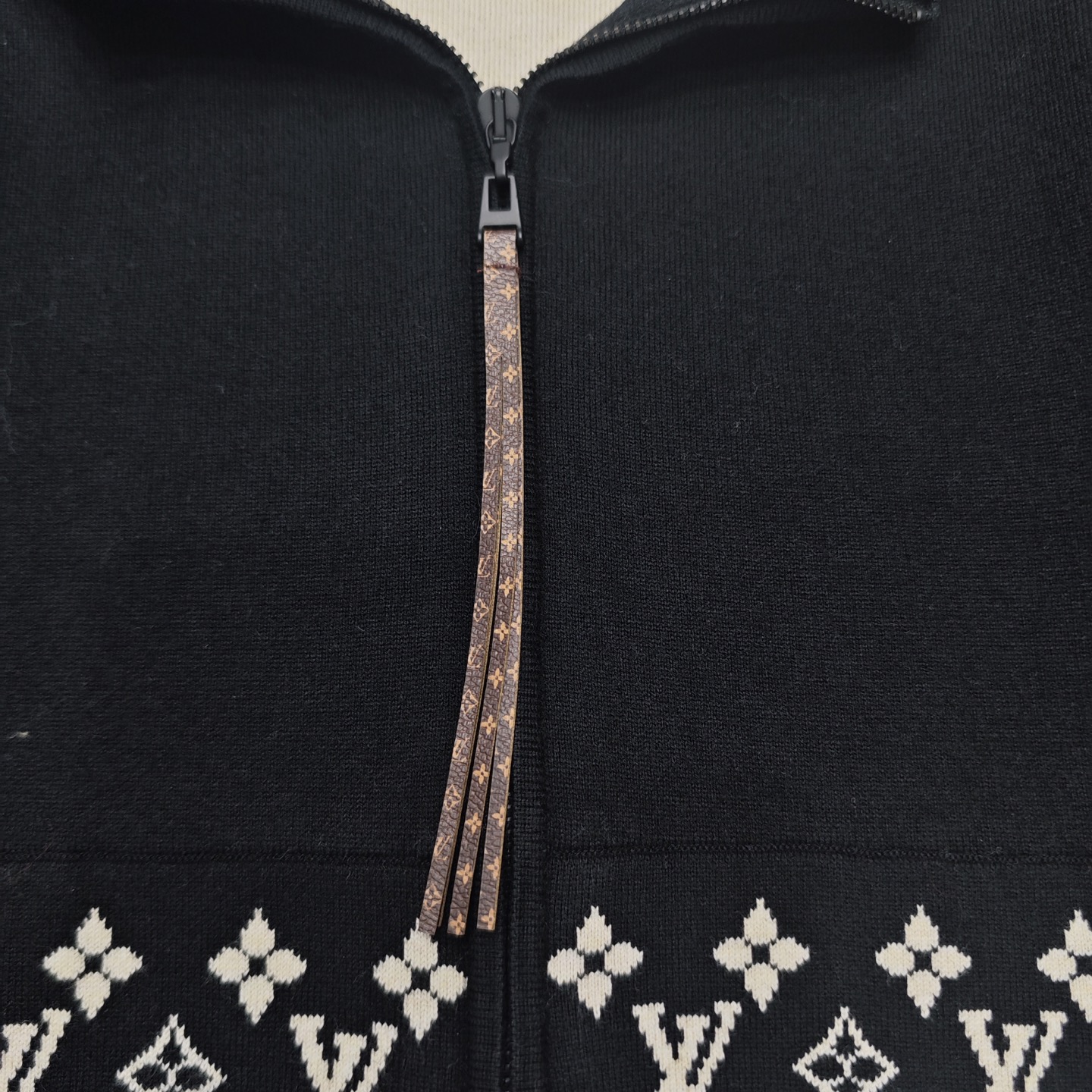 L Fashionable and casual high-end women's hooded zipper jacket