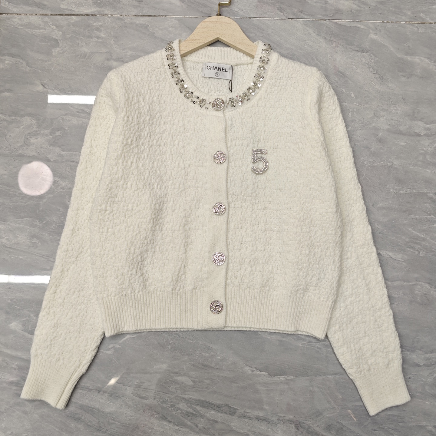 C fashion high-end women's nail bead round neck long sleeved wool cardigan