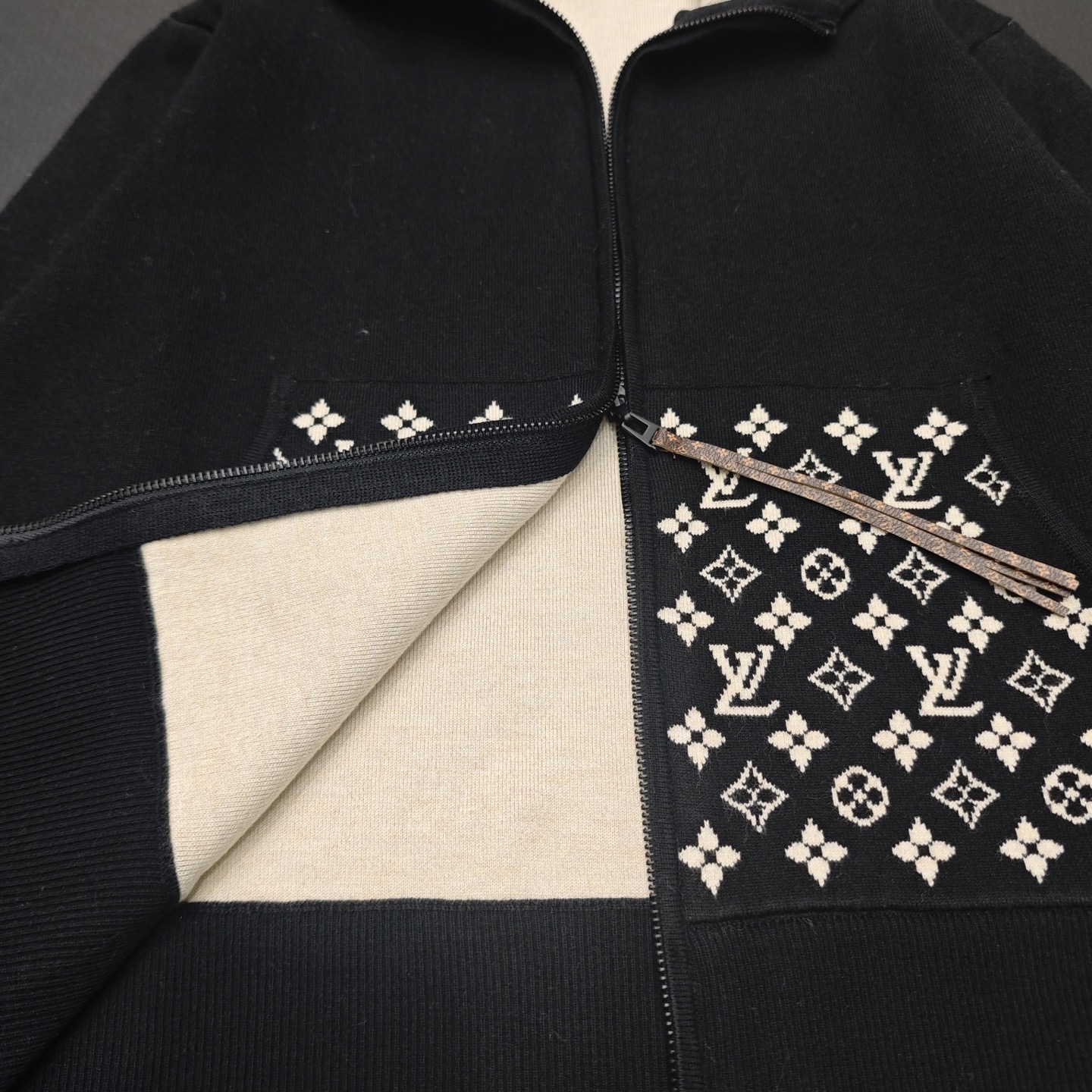 L Fashionable and casual high-end women's hooded zipper jacket