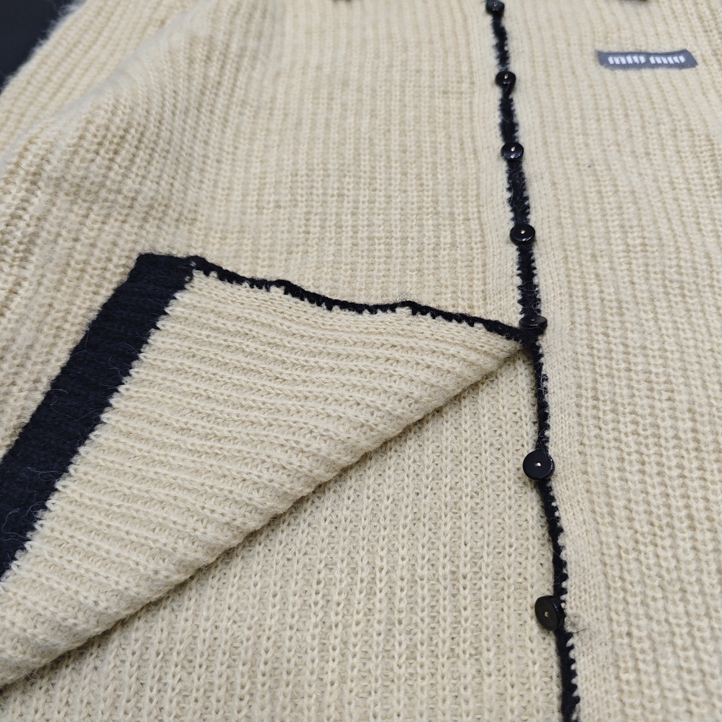 M fashion high-end women's collar long sleeved wool cardigan