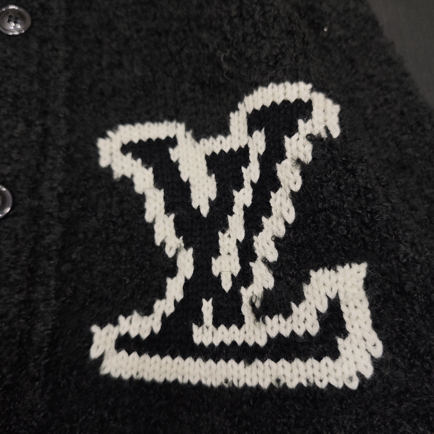 L Fashion casual high-end women's round neck long sleeved wool cardigan