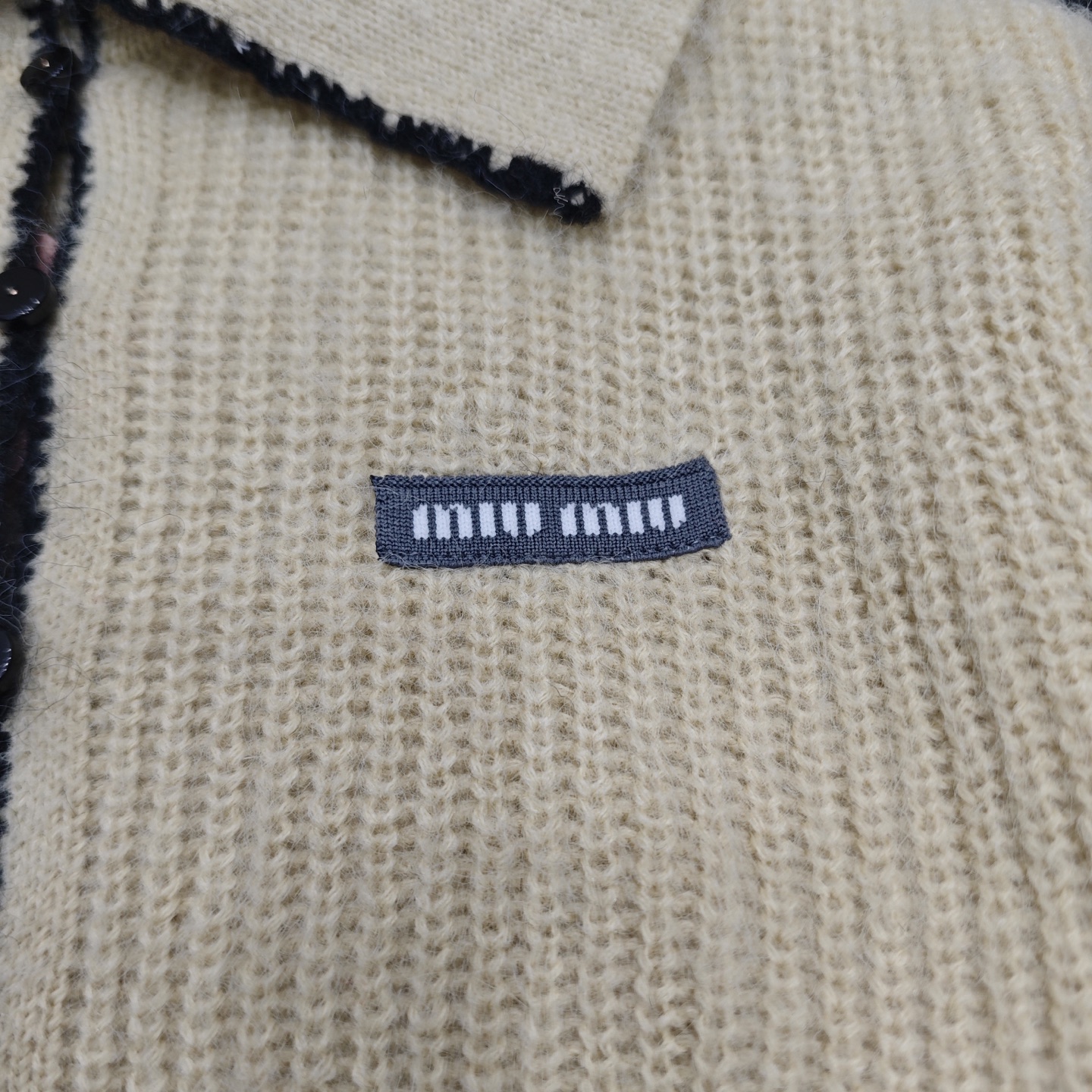 M fashion high-end women's collar long sleeved wool cardigan