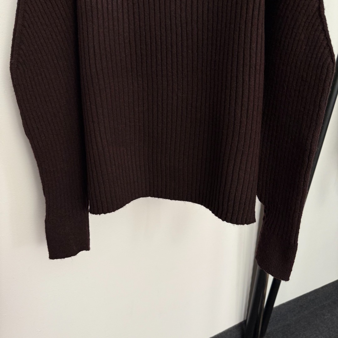 S Long sleeved pullover knitted sweater