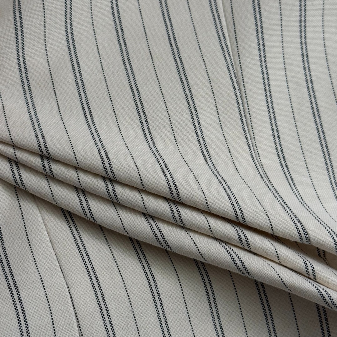 S V-neck long sleeved striped suit jacket