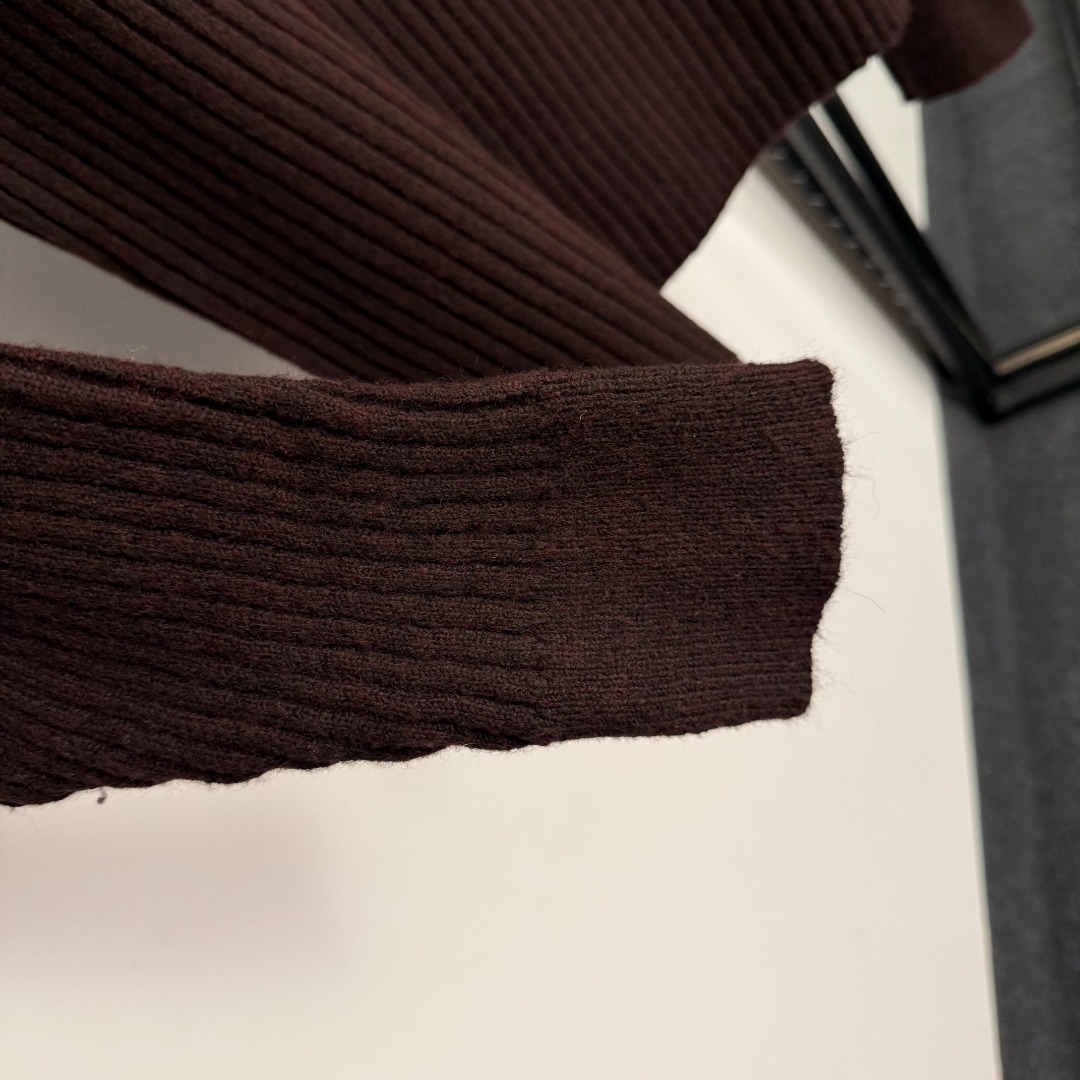 S Long sleeved pullover knitted sweater