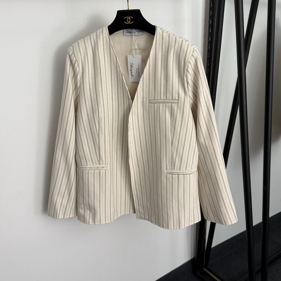 S V-neck long sleeved striped suit jacket