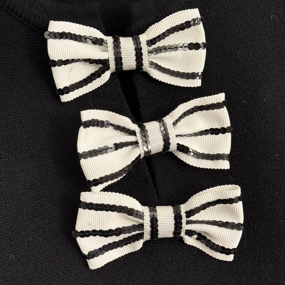 V short-sleeved dress