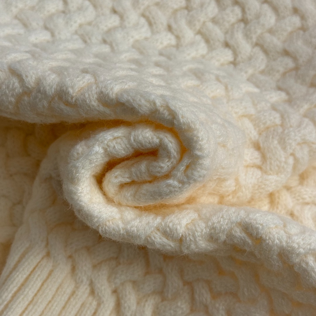 L Embroidered single breasted long sleeved knitted cardigan