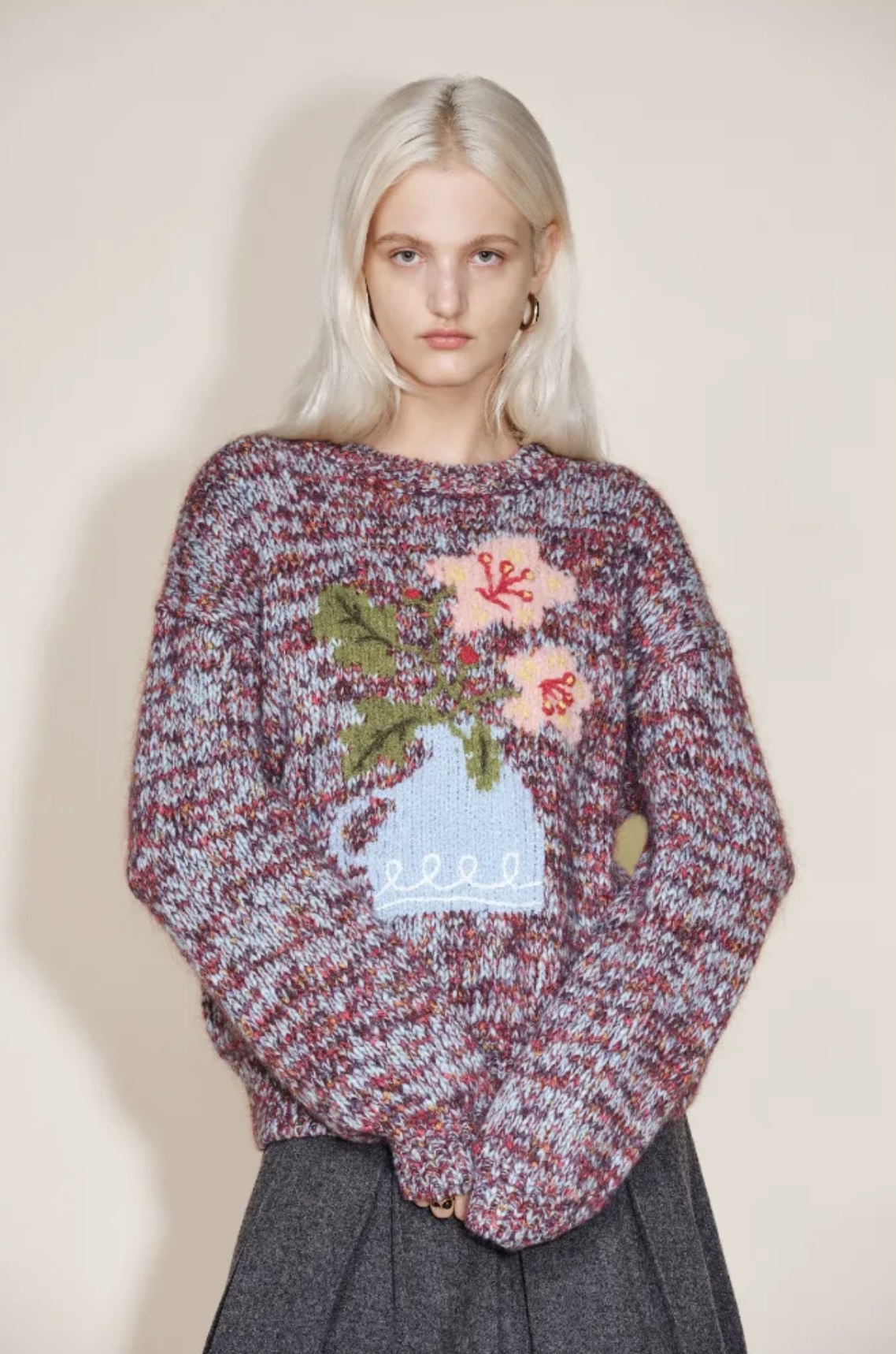 F Fashion casual flower embroidery round neck long sleeved shirt