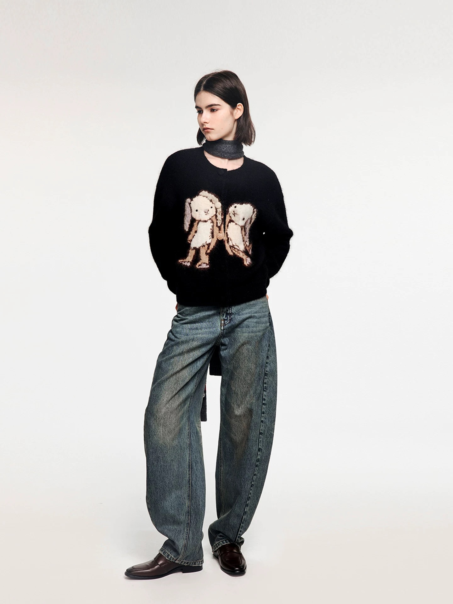 U fashion casual loose round neck embroidered long sleeved top