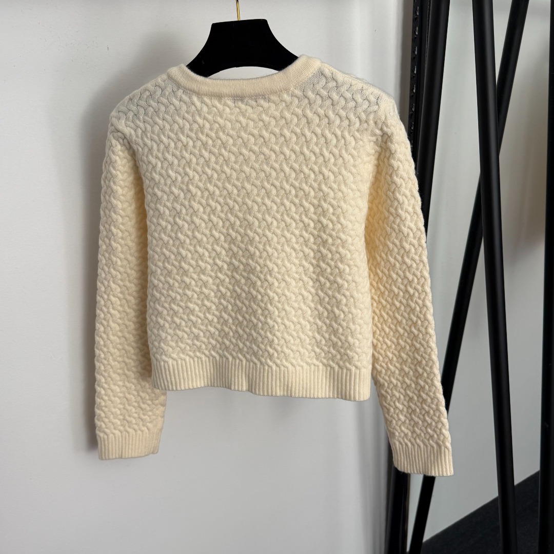 L Embroidered single breasted long sleeved knitted cardigan