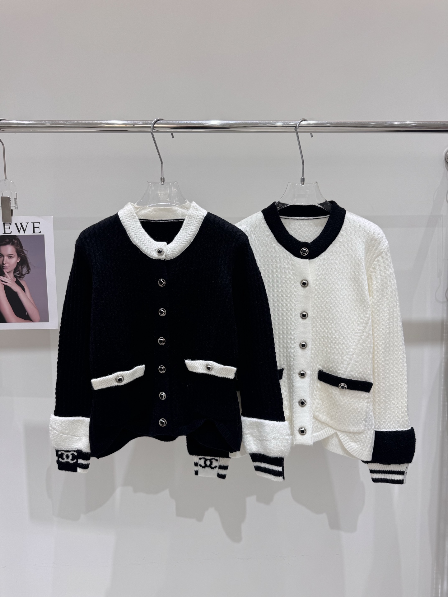 C Fashion casual contrasting color round neck long sleeved cardigan