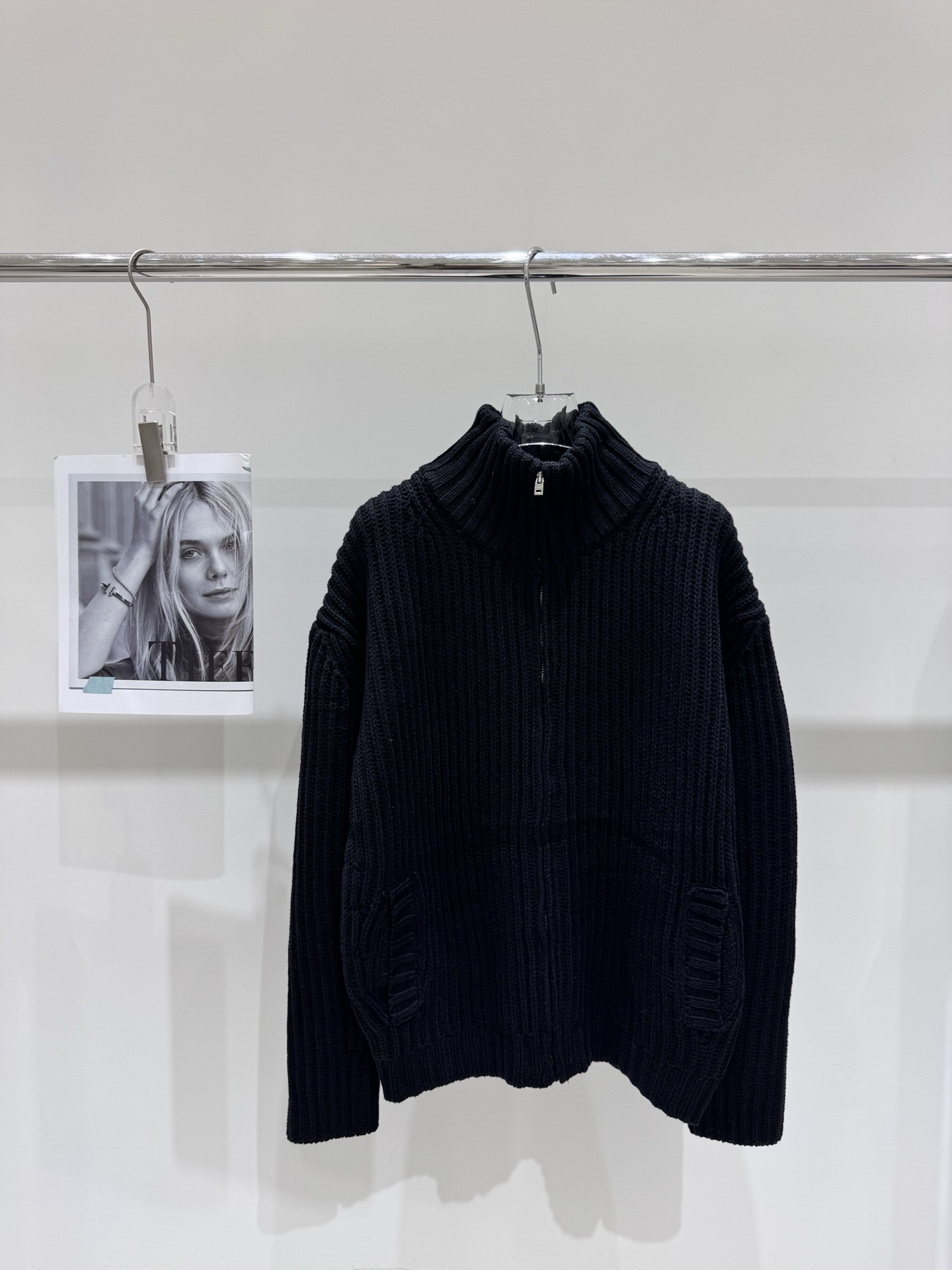 A fashionable casual letter embroidered zipper jacket