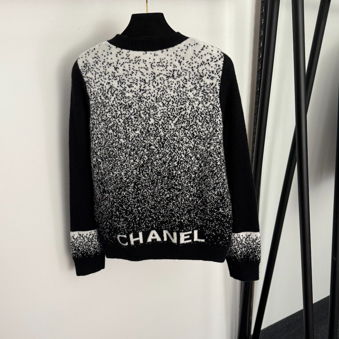 C Gradient long sleeved wool knitted cardigan