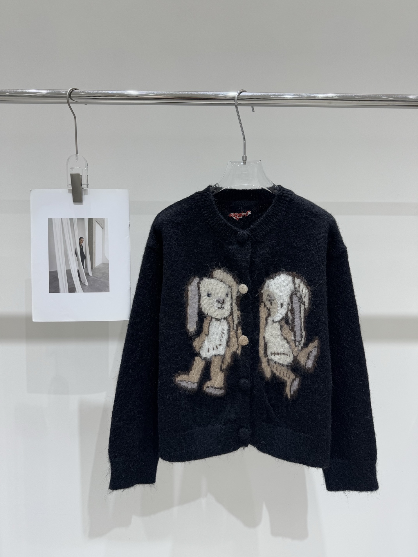 U fashion casual loose round neck embroidered long sleeved top