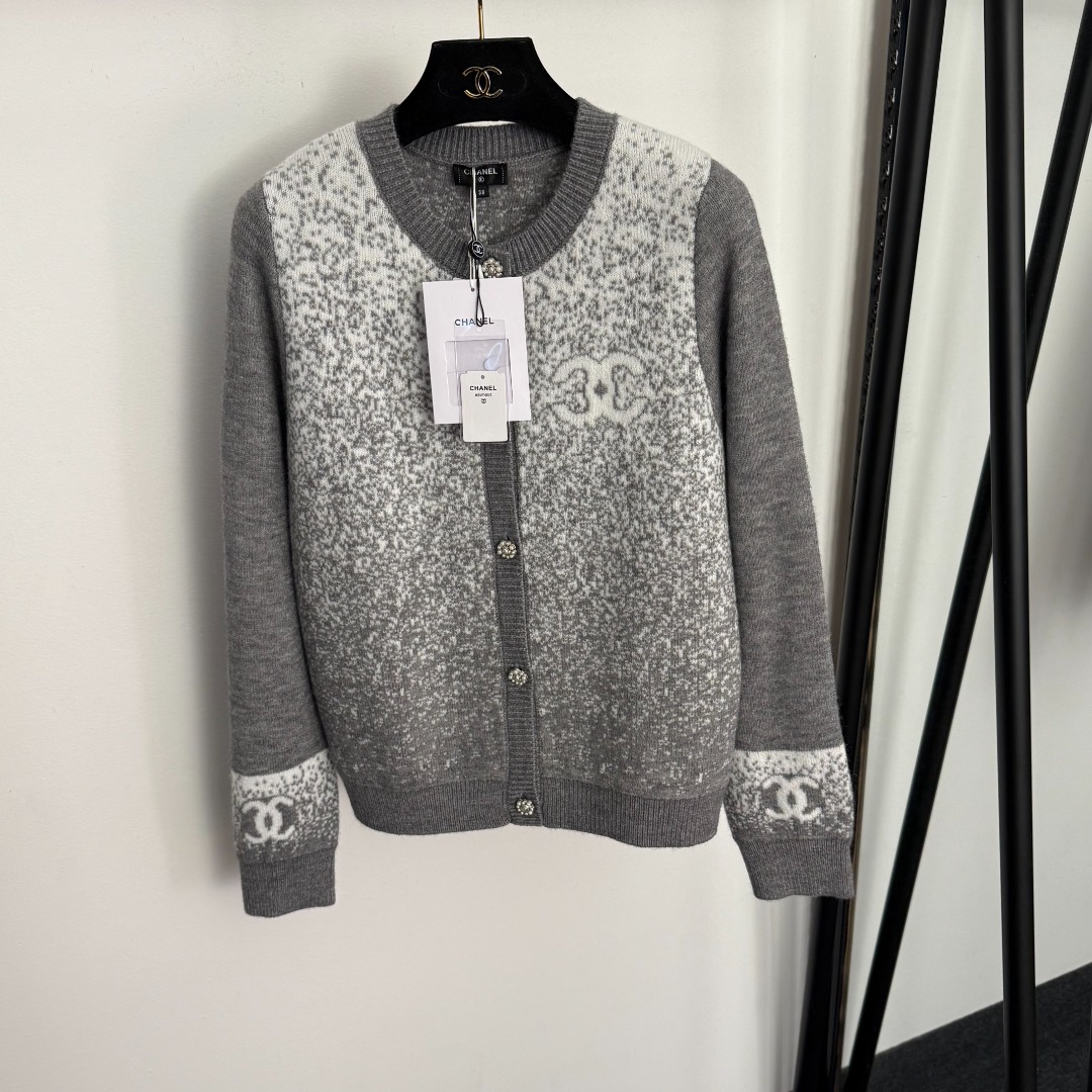 C Gradient long sleeved wool knitted cardigan