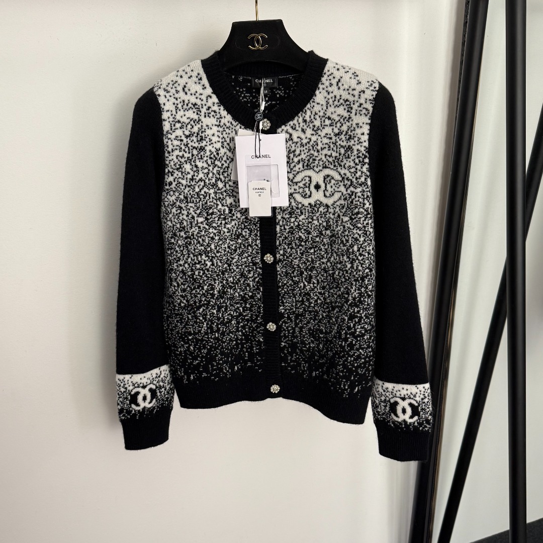 C Gradient long sleeved wool knitted cardigan