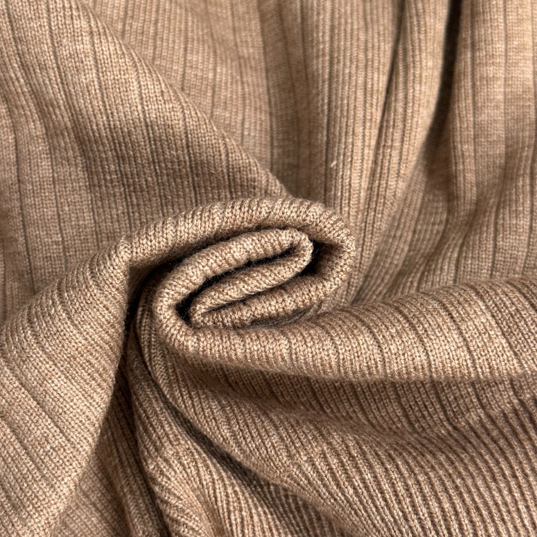 L 2 set Knitted cardigan+high waisted knitted skirt