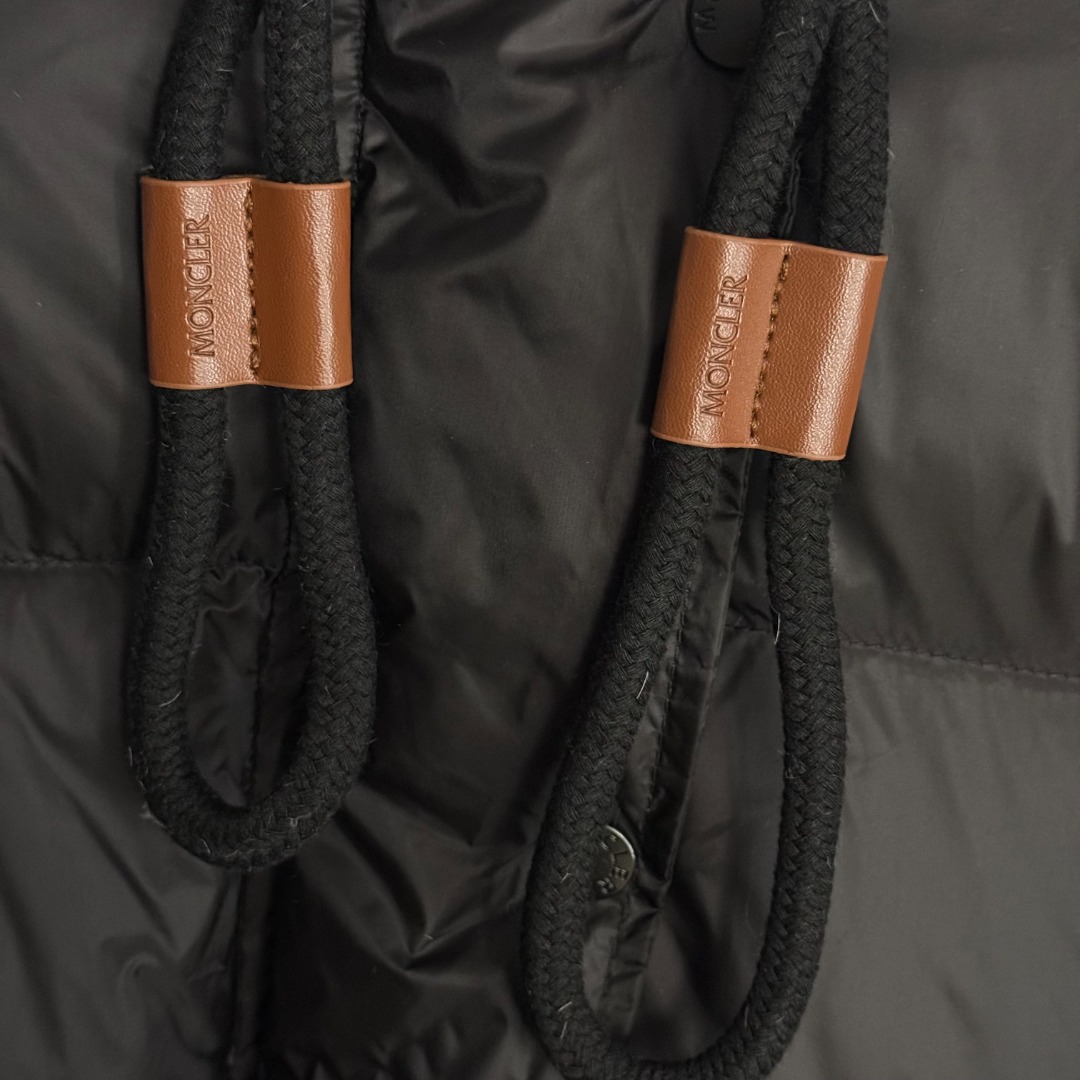 M Long-sleeved hooded down jacket