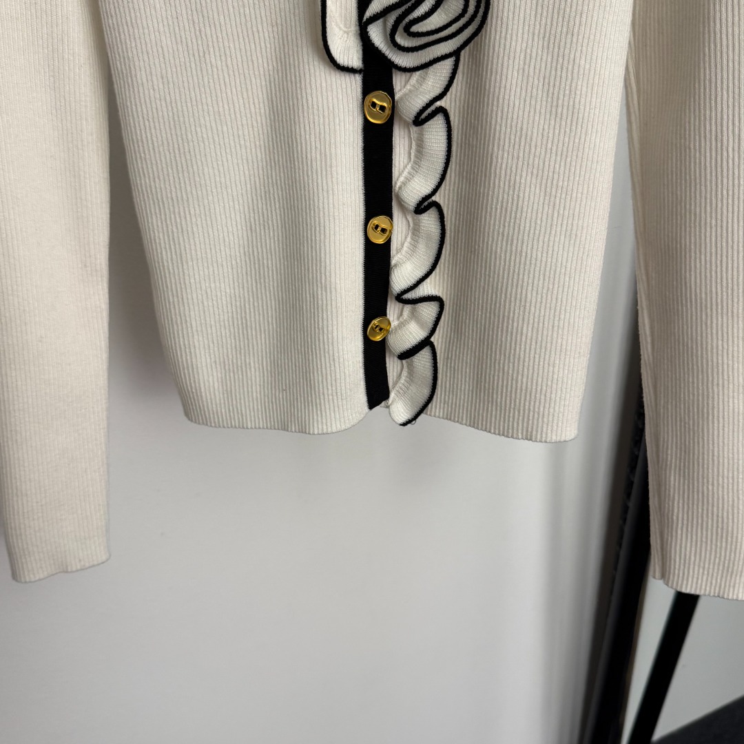 S 3D flower V-neck long sleeved knitted cardigan